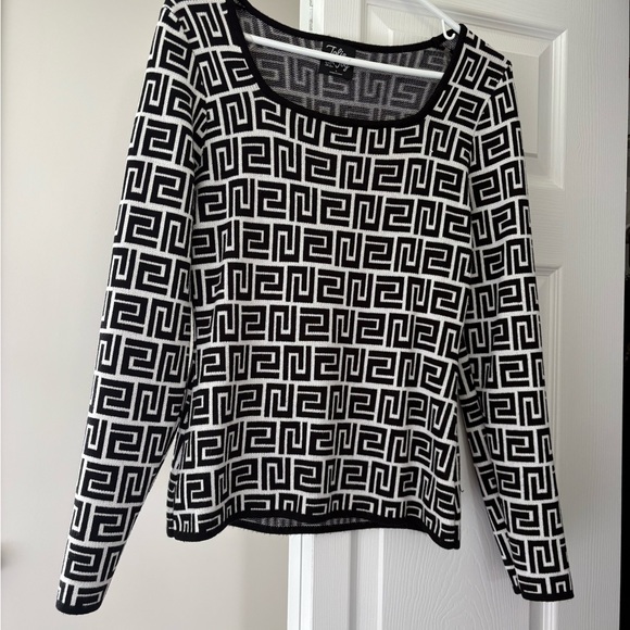 Jolie & Joy by FCT With Love Tops - Jolie Black & White Geometric Scoop Neck Long Sleeve Top
